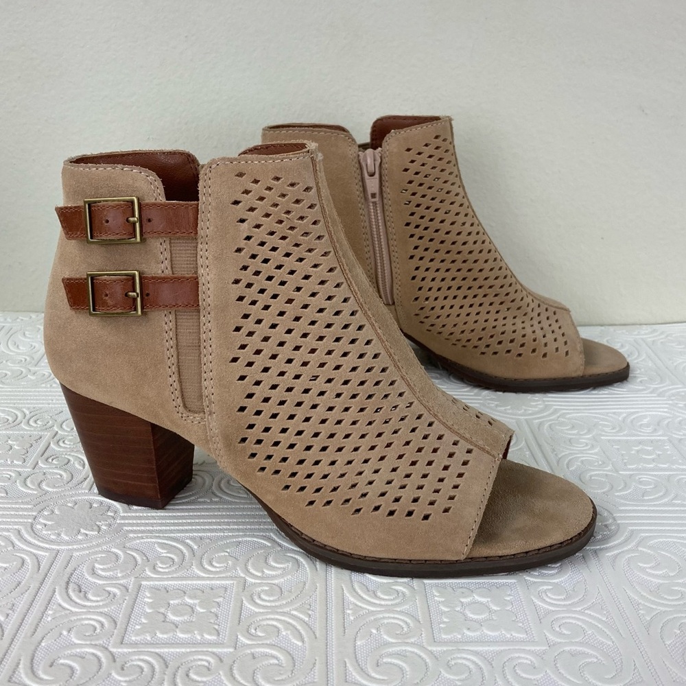 Vionic Women’s Chryssa Light Sand Suede Perforated Heeled Tan Ankle Boots Bootie